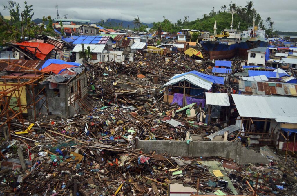Damage-city-island-Tacloban-Philippine-Super-Typhoon-November-8-2013
